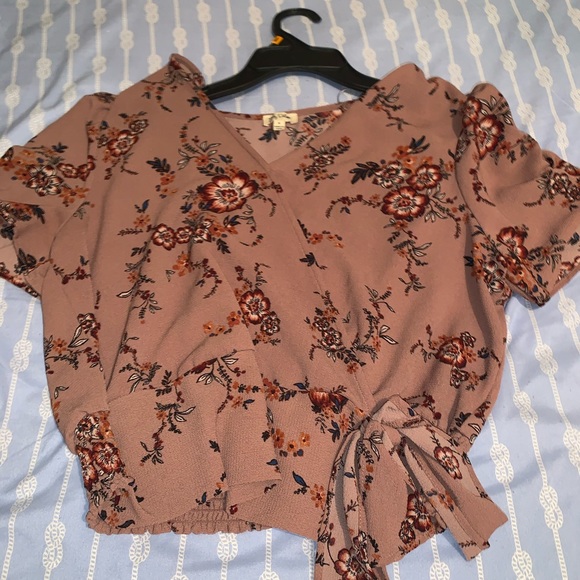 Lily White Tops - A Floral Top